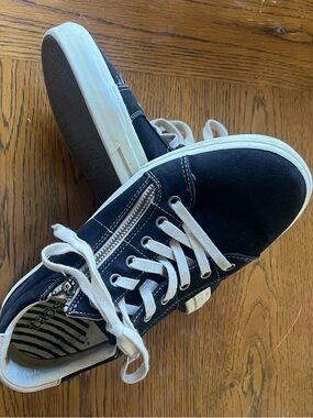 Taos Z-Soul Leather Sneakers - size 10W